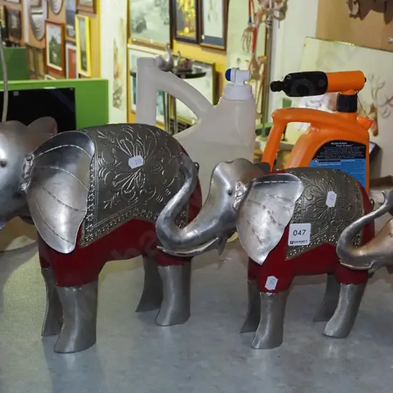 3x metal ornamental elephants H-280