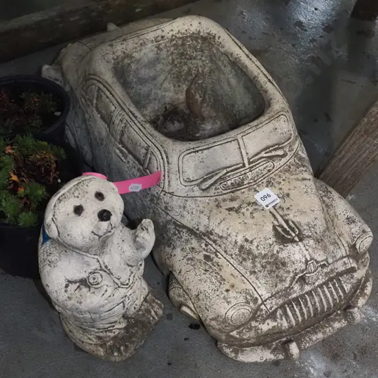 concrete ornaments x2 - dog and car L-620
