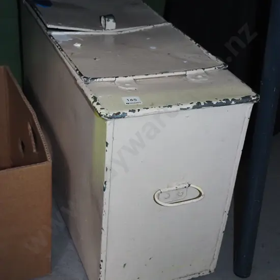 double handled lidded tin trunk H-370 W-625 D-250