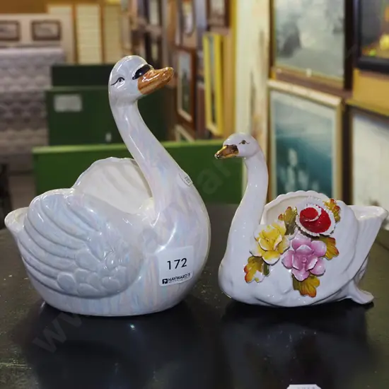 2x swan vases