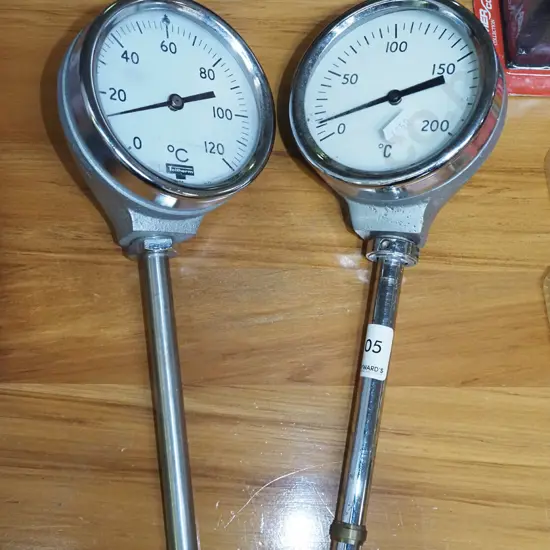 2x temperature gauges