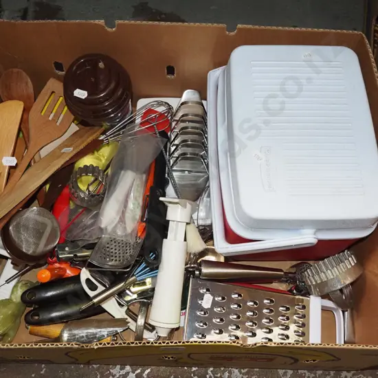 box; lunch box chilly bin, utensils