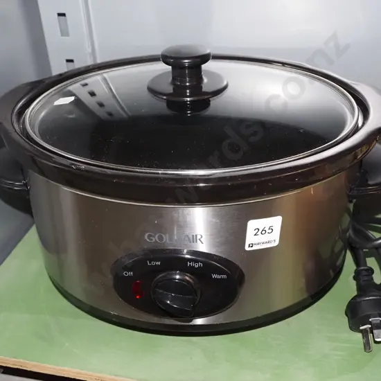 small Goldair slow cooker