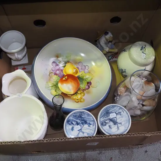 delft containers, fruit bowl, seashells etc