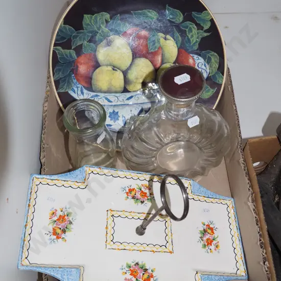 box; cake plate, stoppered bottle, cabinet plate etc