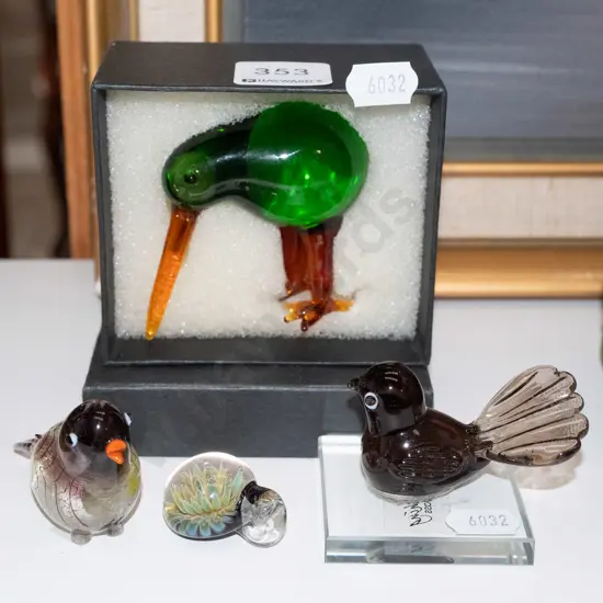 3x small art glass bird ornaments, 1 other ornament