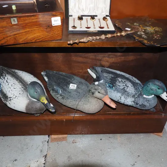3x plastic duck decoys