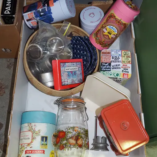 box: tea and coffee tins, kitchen scales, woven basket, magnetic spice containers, map magnets etc.