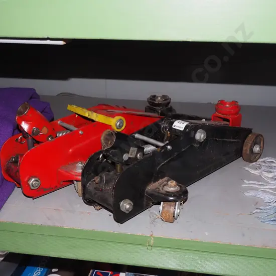 pair of trolley jacks - only 1 handle