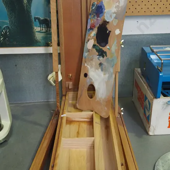 artists box and easel