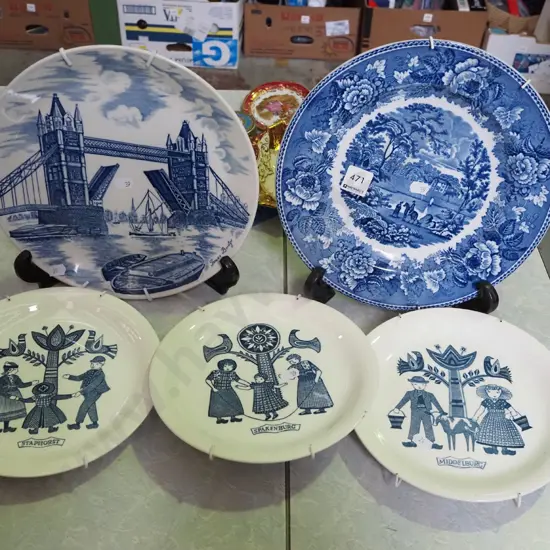 5x blue and white plates