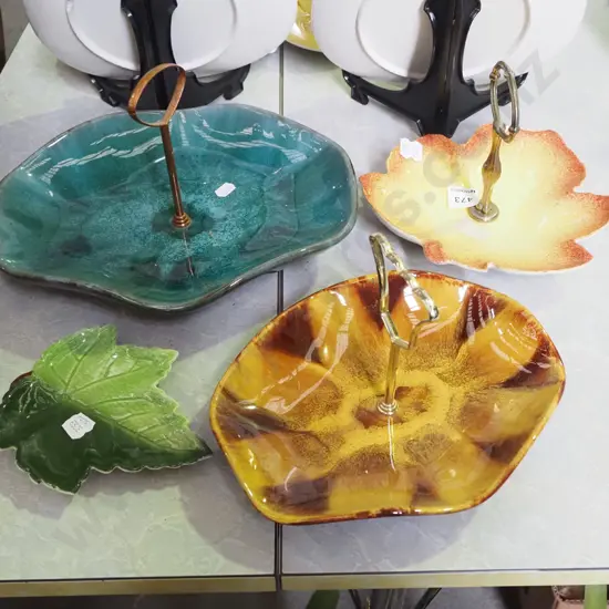 Blue Mountain pottery handled dishes, 2x Royal Winton leaf dishes