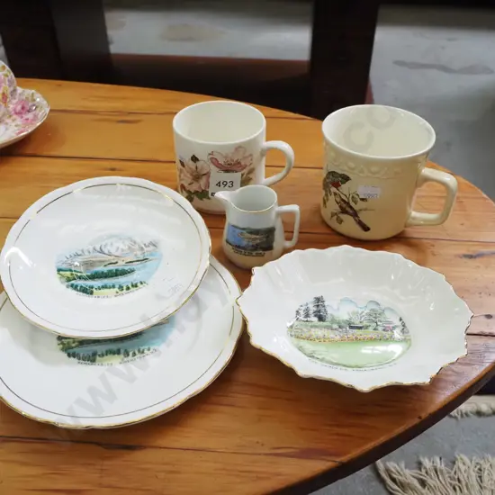 NZ souvenir items, 2x Crown Lynn cups