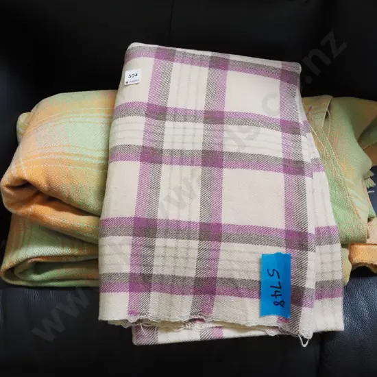 2x checked woollen blankets