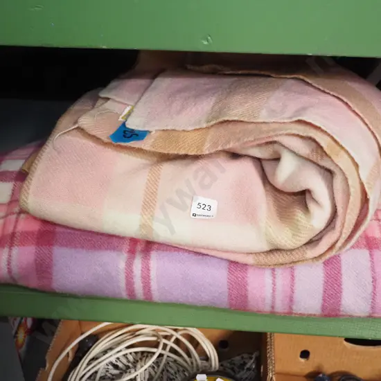2x checked woollen blankets