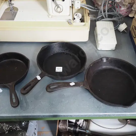 3x cast iron frying pans