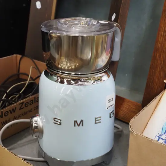 Smeg electric whisk - has English plug