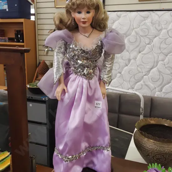 display doll and stand H-600