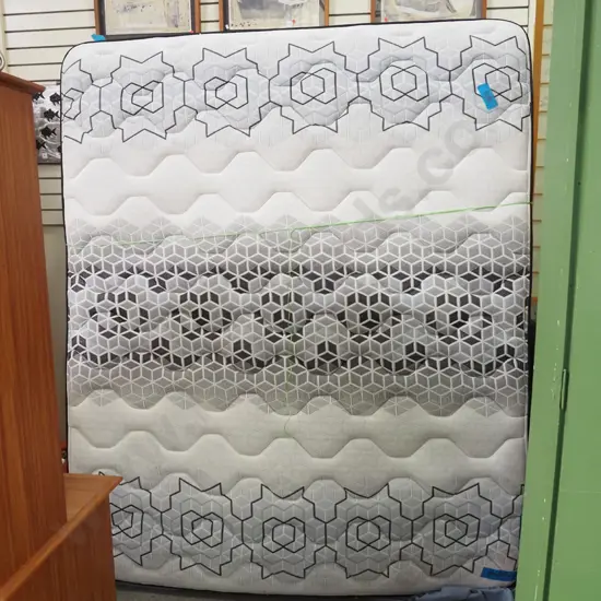 Sleepyhead Chiropractor king bed base and mattress