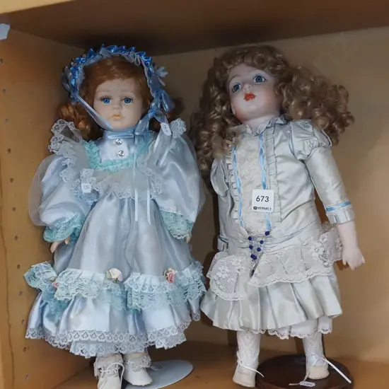 2x porcelain dolls H-400
