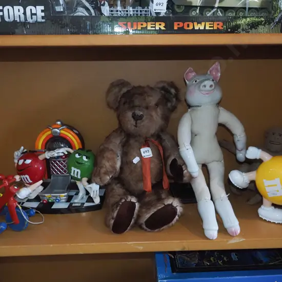 shelf; toys
