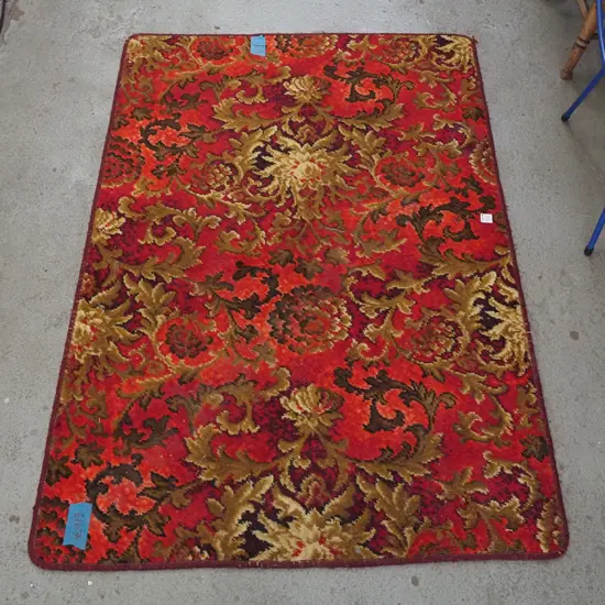 edged Axminster carpet square L-1360 W-920