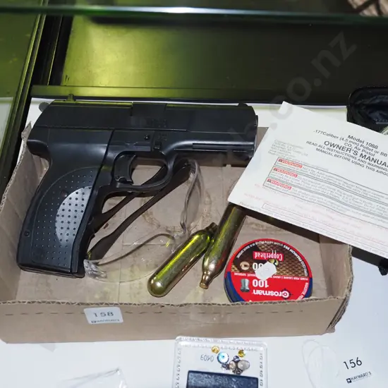 Crossman model 1088 1.77 calibre air pistol 