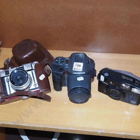3x 35mm cameras
