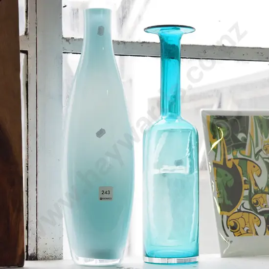 2x blue glass vases Tallest H-450
