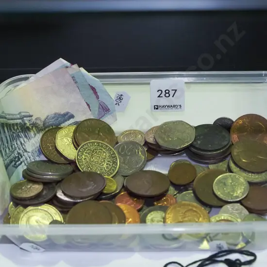 tray; various banknotes, coins