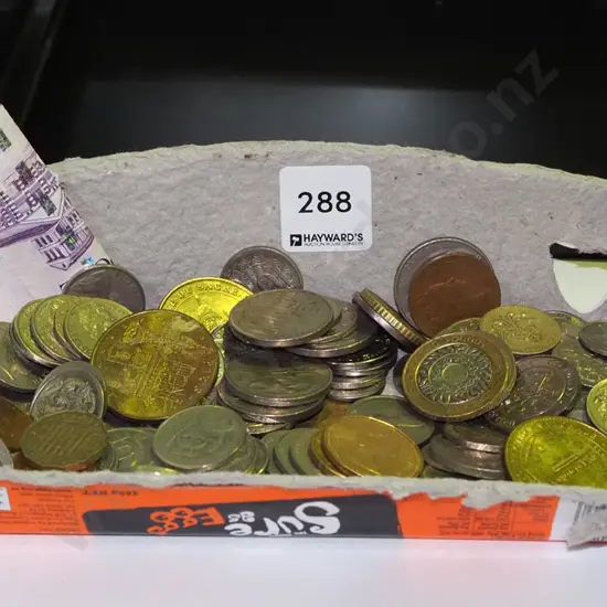 tray; bank notes, coins