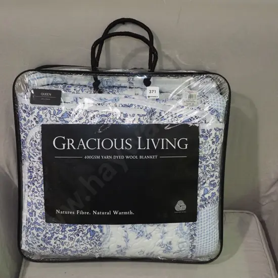 queen blue and white floral quilt