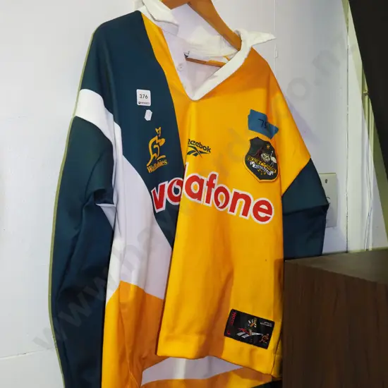 size small Wallabies rugby top
