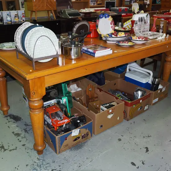 solid rimu turned leg dining table H-790 W-2100 D-1000