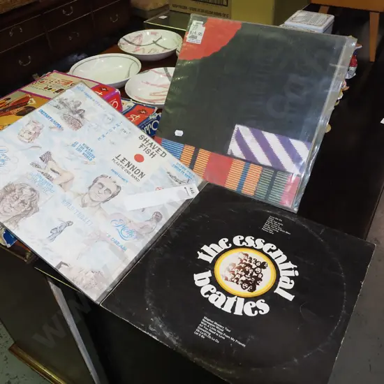 3x LPs; John Lennon, Pink Floyd, Beatles