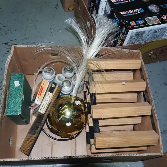 box; fibre optic lamp, salt and pepper grinders etc