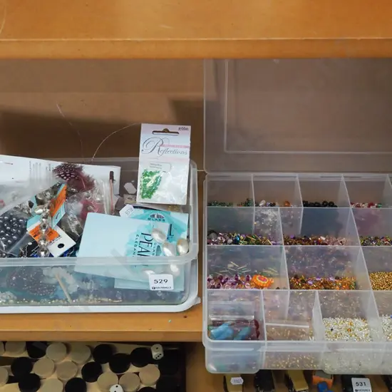 2x boxes of jewellery making supplies, various beads etc