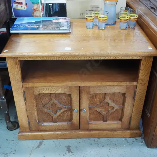 solid oak 2 door entertainment cabinet H-550 W-715 D-455