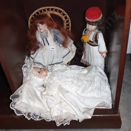 3x porcelain display dolls