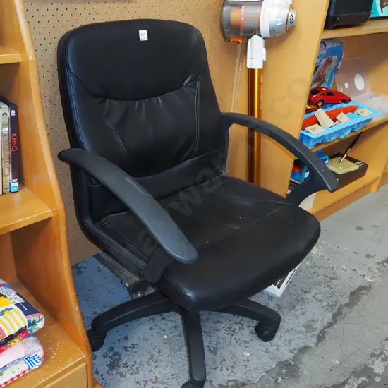 black vinyl office chair