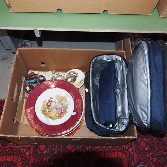 box; Limoges plates, cabinet plates, coller bag etc