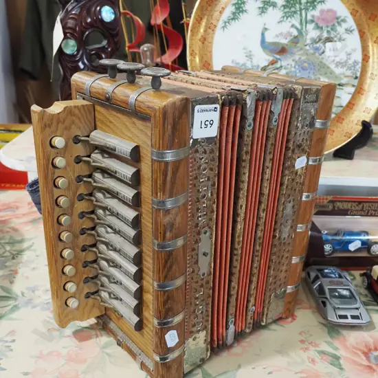 button accordion