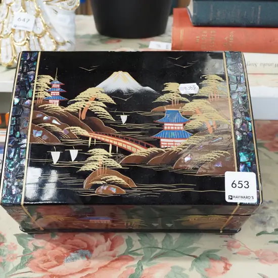 Japanese lacquer musical cigarette box