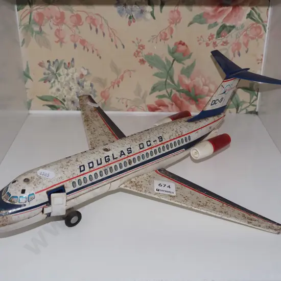 metal model of DC9 - significant rust
