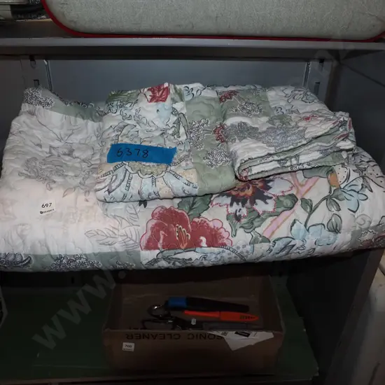 bedspread and pillow cases