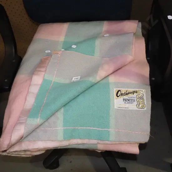 Onehunga Princess checked woollen blanket