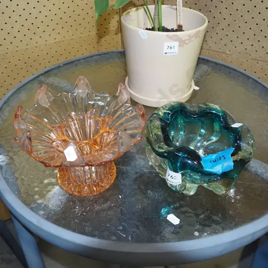 2x glass bowls