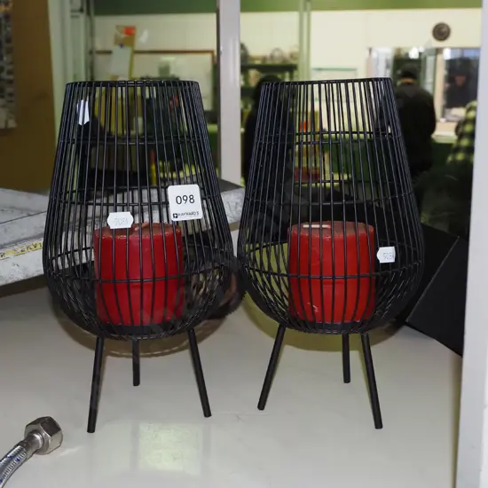 2x candles in wire basket  H280