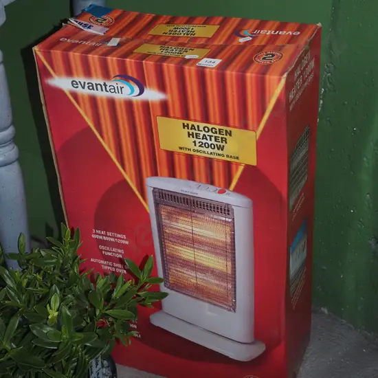 boxed Evantair halogen 1200W heater