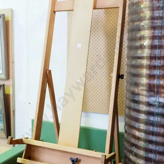 Bonfill easel on casters H1600